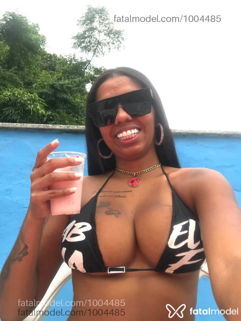 Acompanhante mulher com cabelo castanho de olhos castanhos - Letícia Ferraz