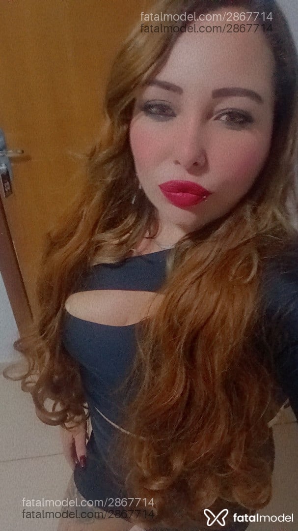 Acompanhante mulher loira (o) de olhos castanhos - Dany