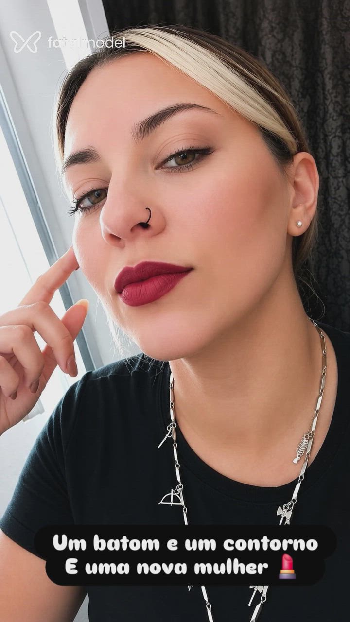 Acompanhante mulher loira (o) de olhos verdes - Bruna