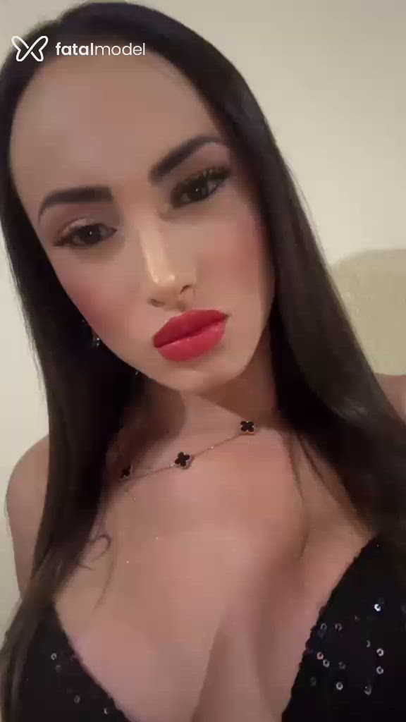 Acompanhante mulher trans loira (o) de olhos castanhos - Karolyne Vastezon