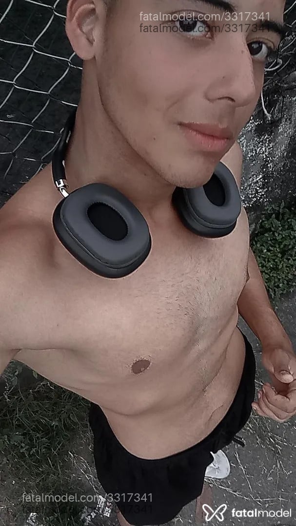 Acompanhante homem com cabelo castanho de olhos castanhos - Miguel