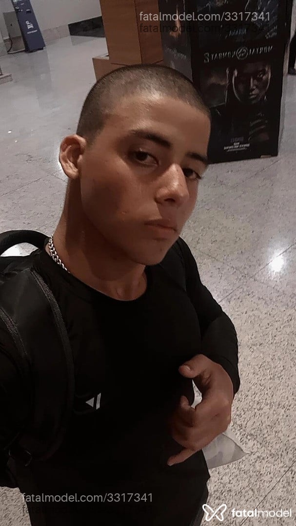 Acompanhante homem com cabelo castanho de olhos castanhos - Miguel