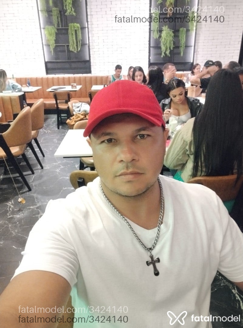 Acompanhante homem com cabelo grisalho de olhos mel - Naldo