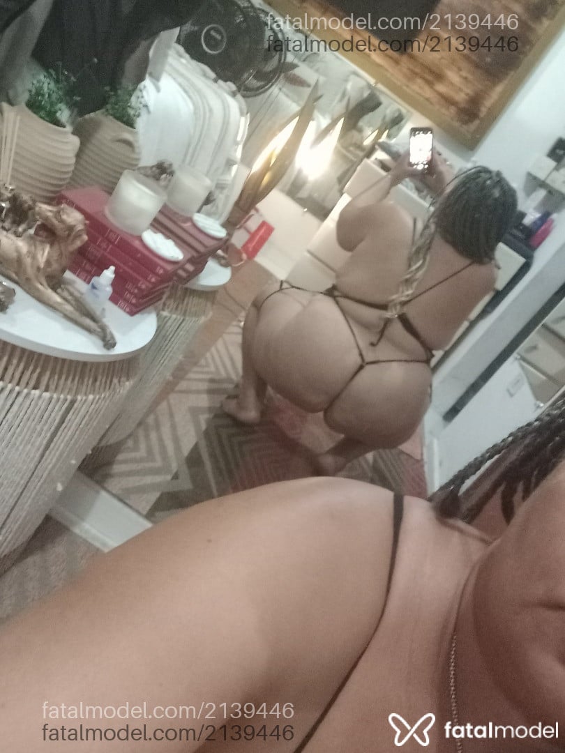 Acompanhante mulher loira (o) de olhos pretos - Mari Souza