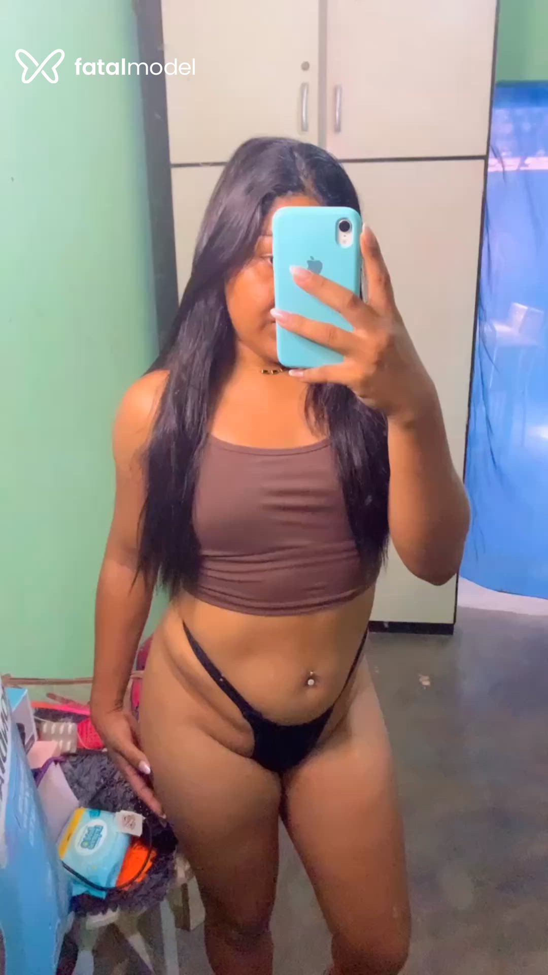 Acompanhante mulher trans morena (o) de olhos pretos - Laryssa