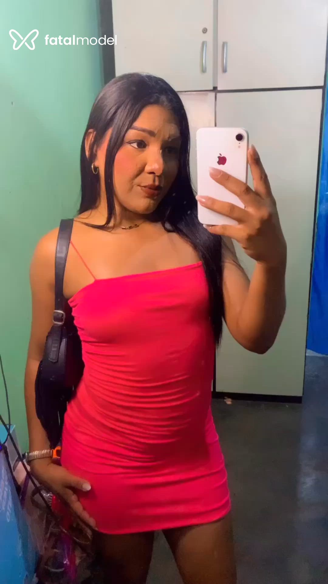 Acompanhante mulher trans morena (o) de olhos pretos - Laryssa