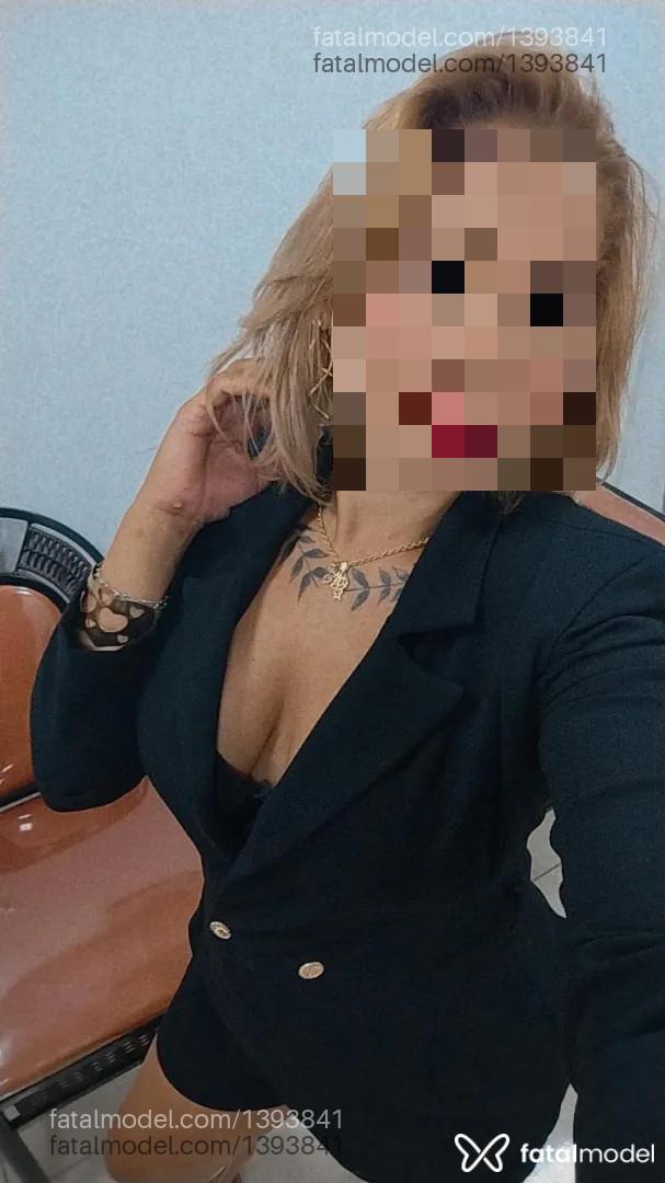 Acompanhante mulher loira (o) de olhos castanhos - Juliana