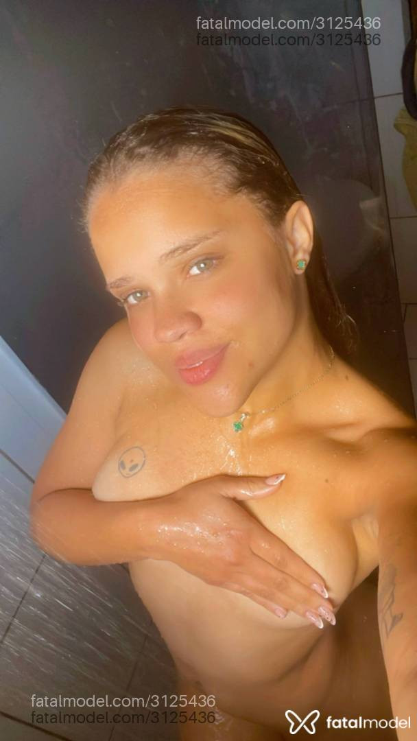 Acompanhante mulher morena (o) de olhos verdes em Divinópolis Acompanhante mulher morena (o) de olhos verdes em Divinópolis - Loren