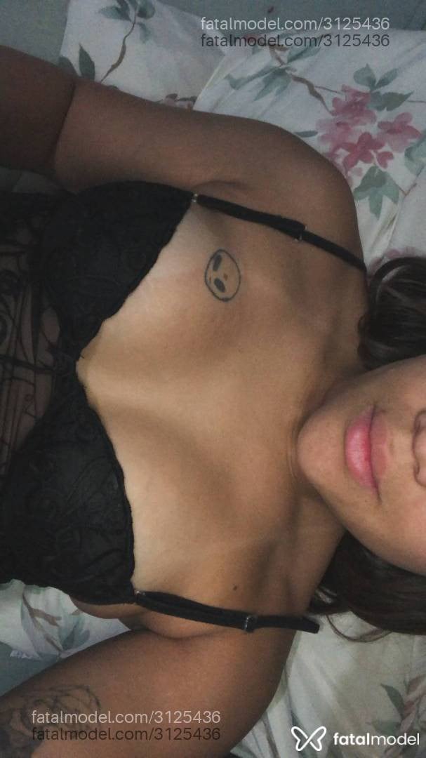 Acompanhante mulher morena (o) de olhos verdes - Loren