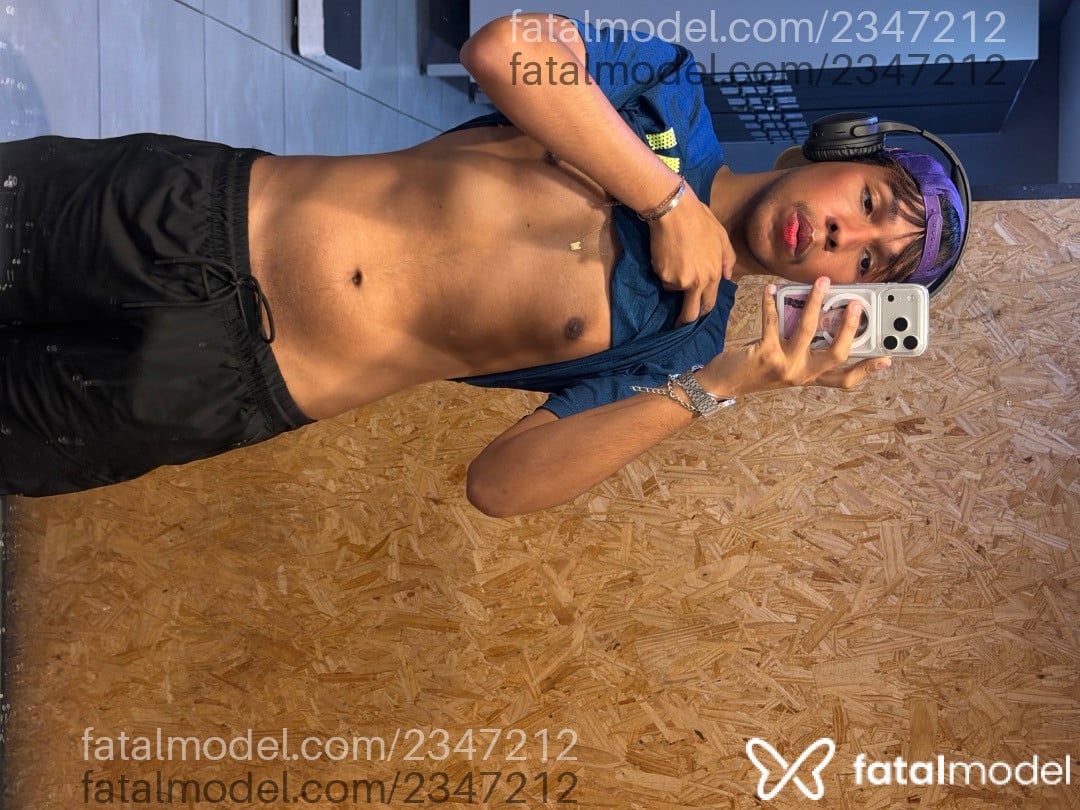 Acompanhante homem com cabelo castanho de olhos pretos - Angel