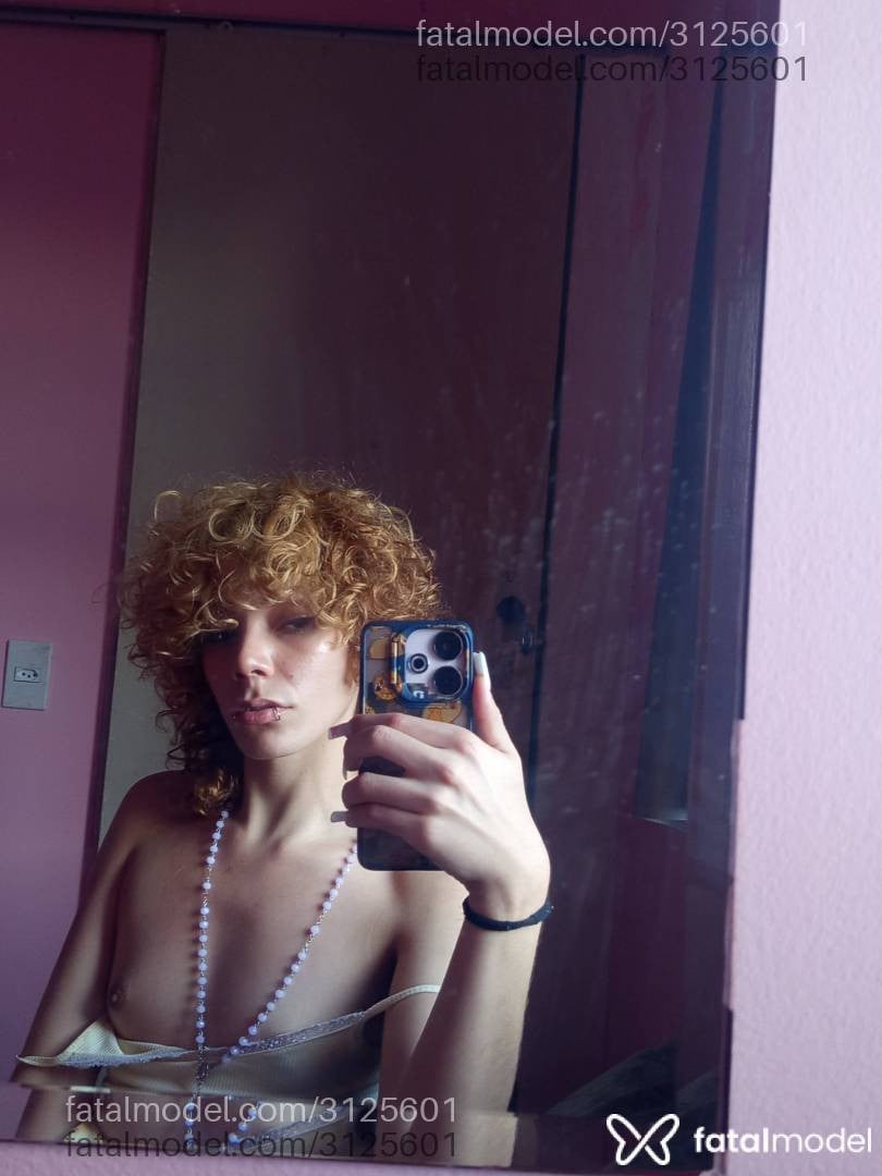 Acompanhante mulher trans loira (o) de olhos castanhos - Sabrina