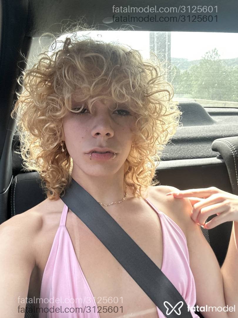 Acompanhante mulher trans loira (o) de olhos castanhos em Paranaguá - Sabrina