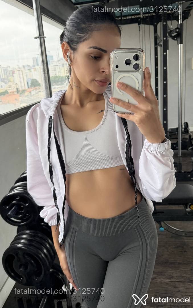 Acompanhante mulher morena (o) de olhos castanhos - Laura