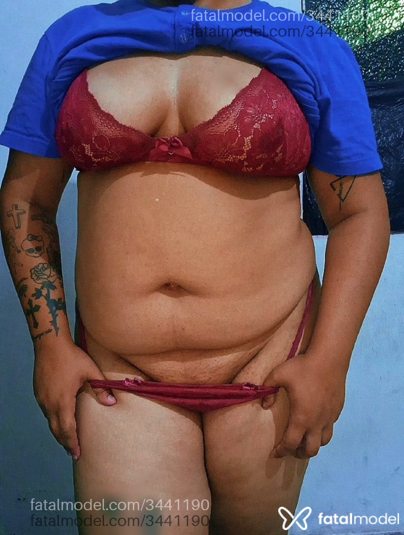 Acompanhante mulher com cabelo colorido de olhos castanhos - Juh Lima