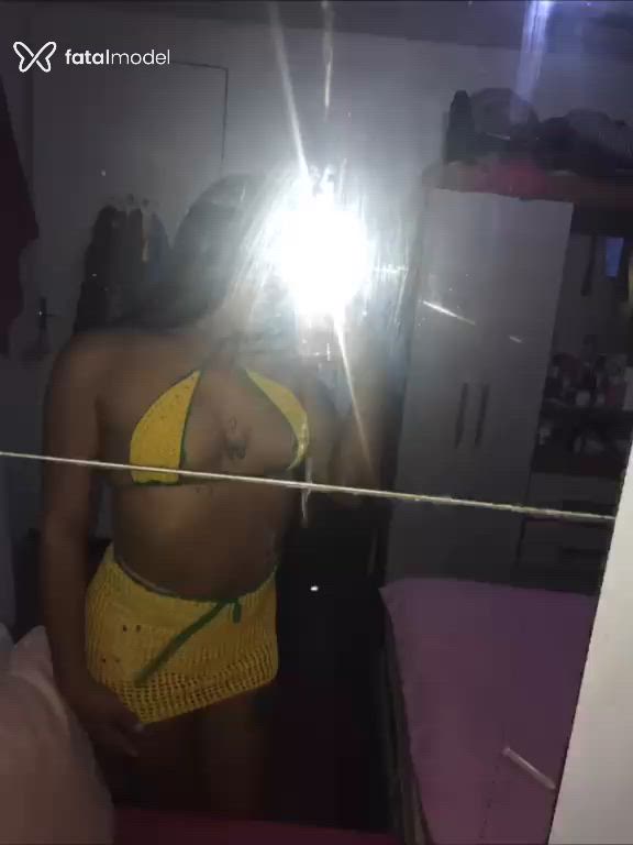 Acompanhante mulher trans morena (o) de olhos pretos - Yngrid Caroline
