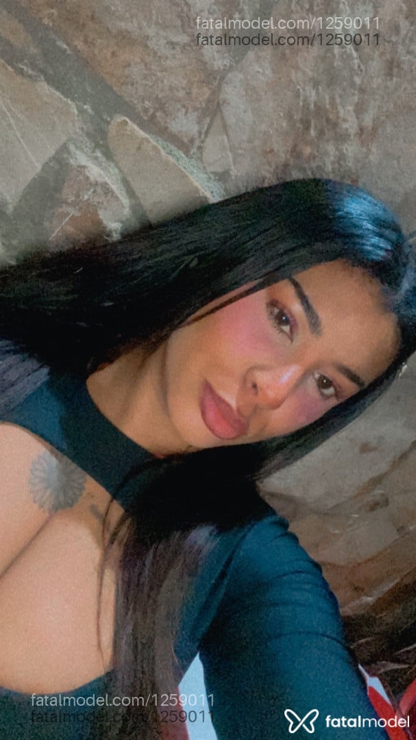 Acompanhante mulher com cabelo castanho de olhos castanhos - Cris