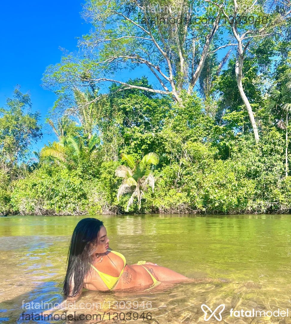 Acompanhante mulher morena (o) de olhos pretos - Mary Dias