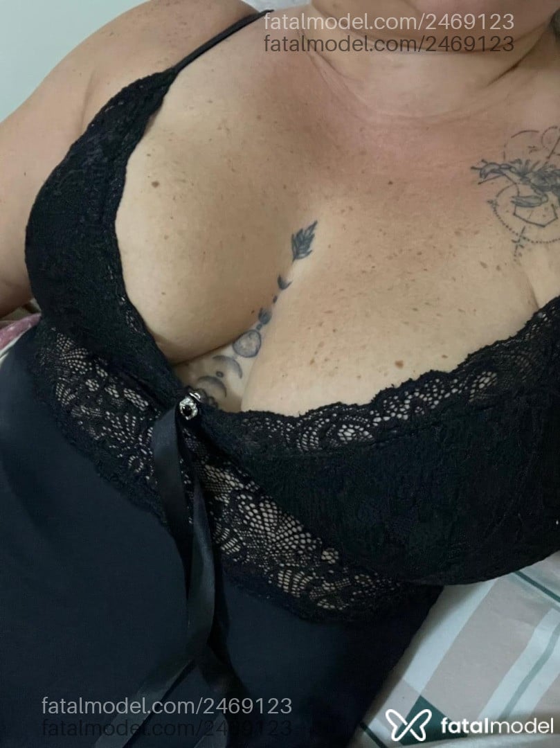 Acompanhante mulher loira (o) de olhos verdes - Pérola
