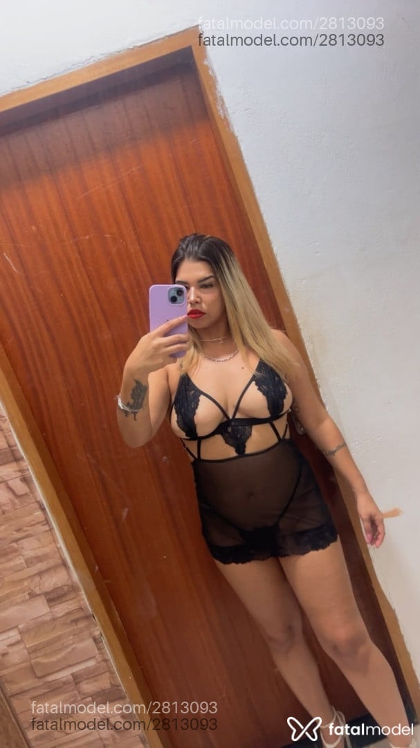 Acompanhante mulher loira (o) de olhos castanhos - Stefanny
