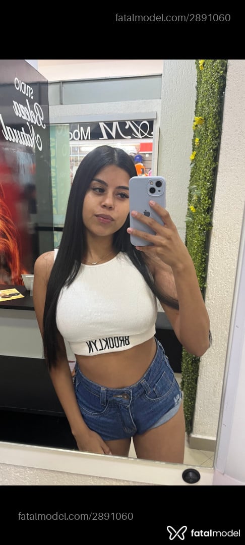 Acompanhante mulher morena (o) de olhos pretos - Larissa Melo