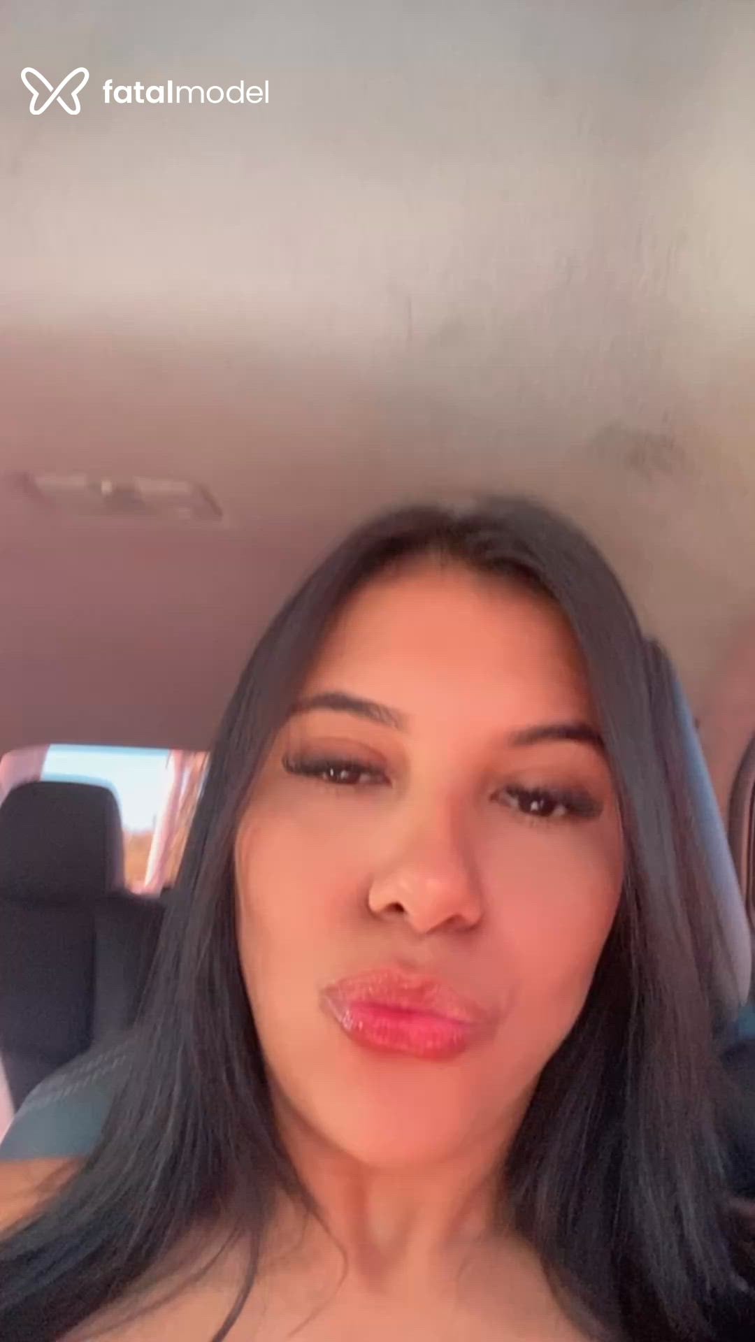 Acompanhante mulher morena (o) de olhos castanhos - Jullie