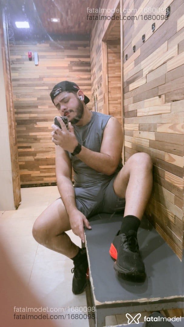 Acompanhante homem morena (o) de olhos pretos - Mateo