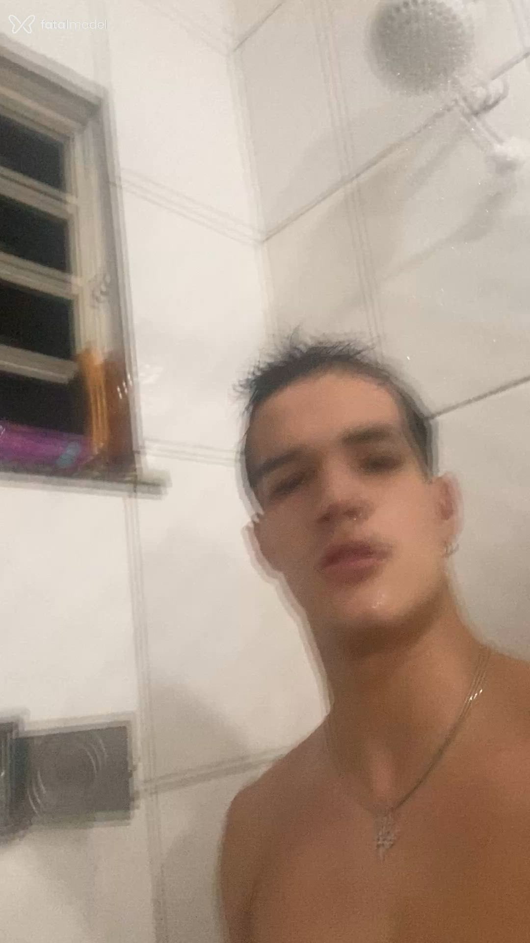 Acompanhante homem morena (o) de olhos pretos - Peter