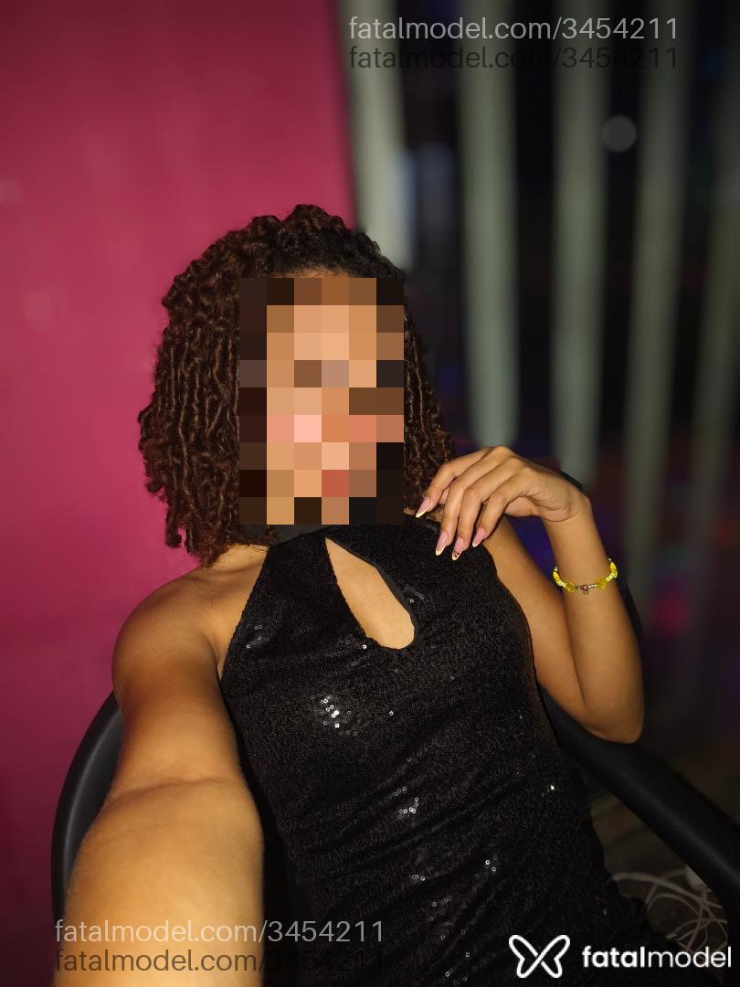 Acompanhante mulher com cabelo castanho de olhos mel - Ruby