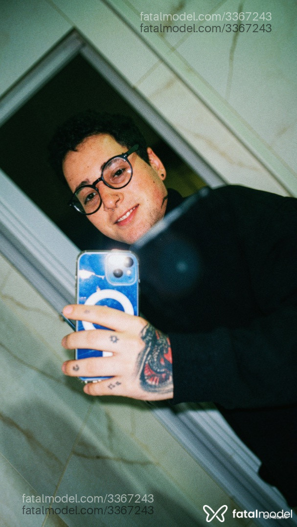 Acompanhante homem com cabelo castanho de olhos castanhos - Thomas