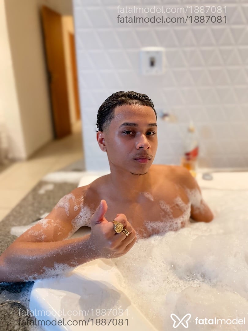 Acompanhante homem com cabelo castanho de olhos castanhos - Magno Vilar