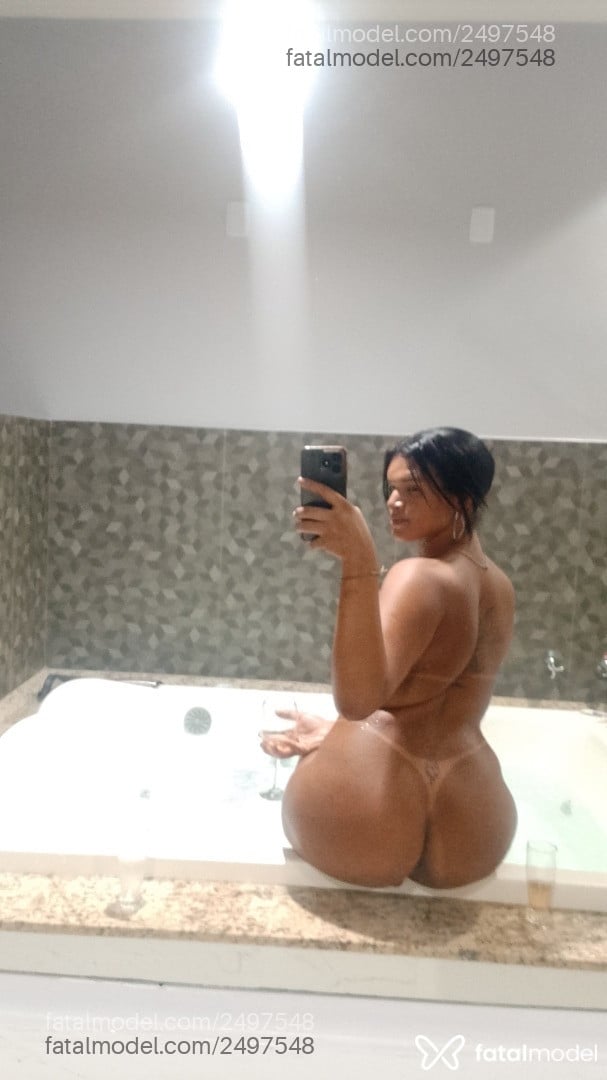 Acompanhante mulher trans morena (o) de olhos castanhos - Taunyribeiro