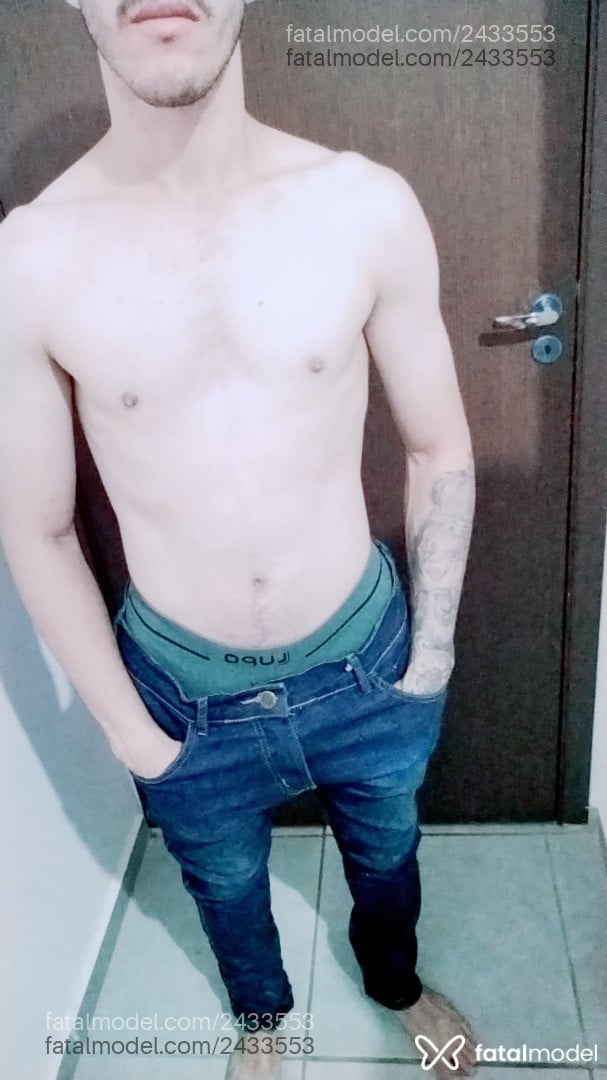 Acompanhante homem com cabelo castanho de olhos castanhos - Alan