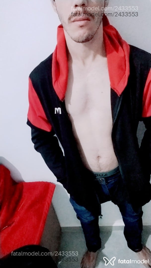 Acompanhante homem com cabelo castanho de olhos castanhos - Alan