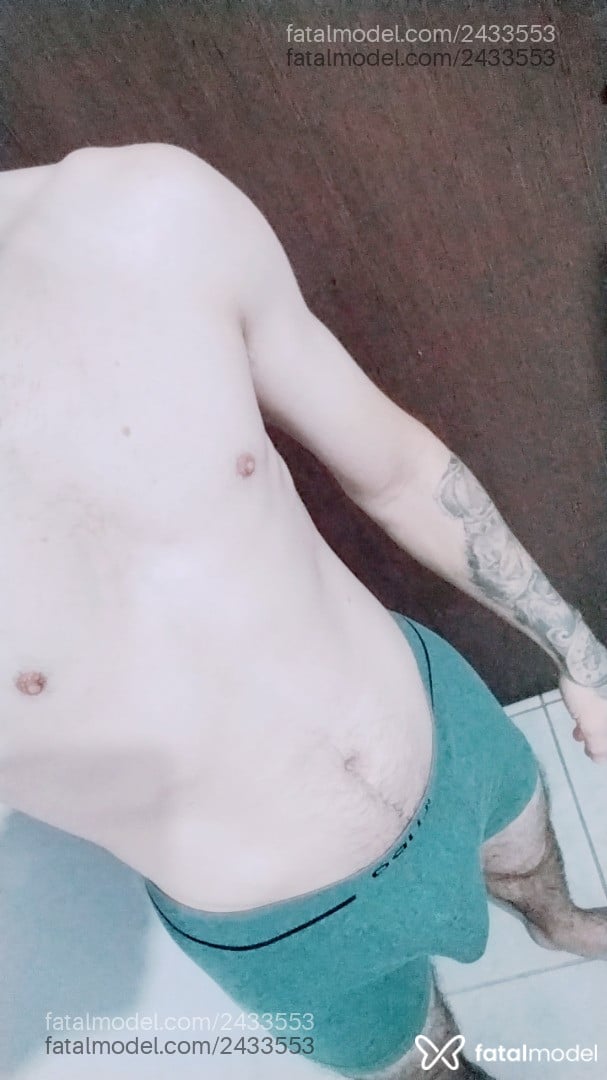 Acompanhante homem com cabelo castanho de olhos castanhos - Alan