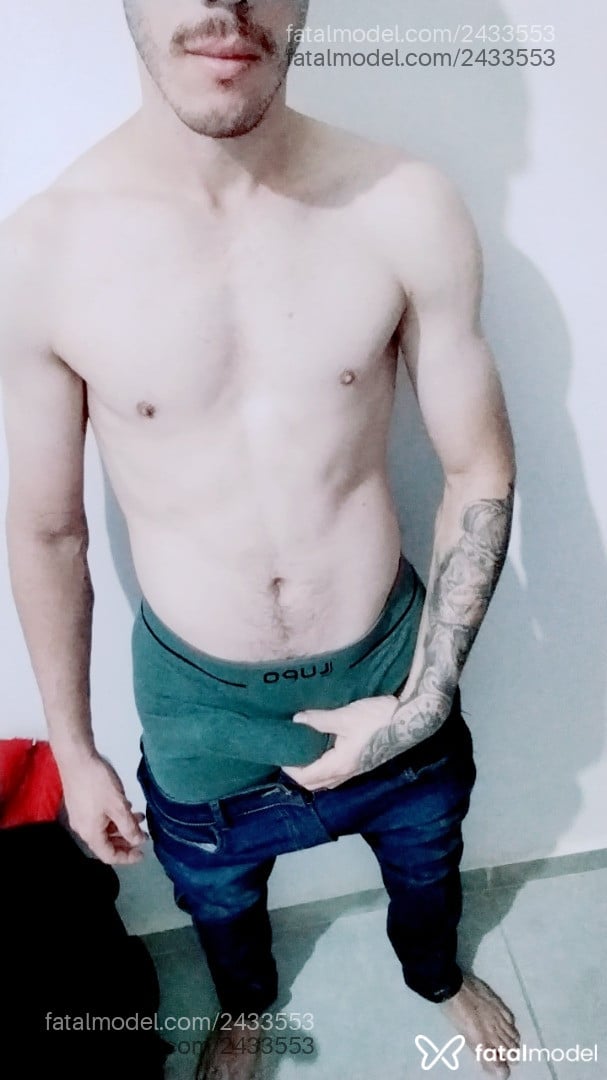 Acompanhante homem com cabelo castanho de olhos castanhos - Alan