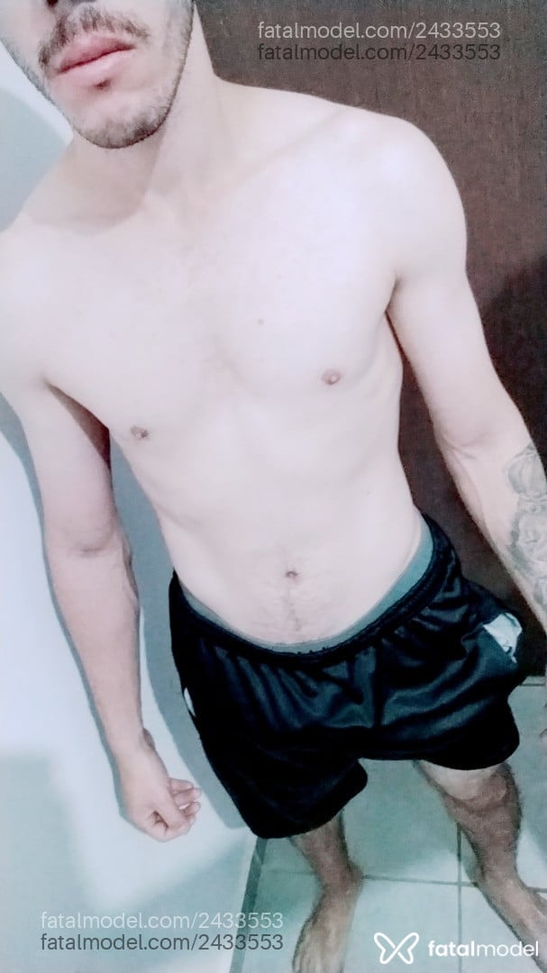 Acompanhante homem com cabelo castanho de olhos castanhos - Alan