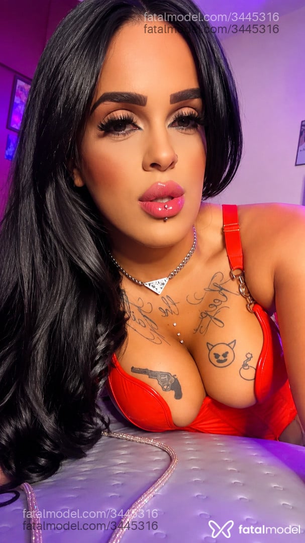 Acompanhante mulher trans morena (o) de olhos castanhos - Bárbara Mhory