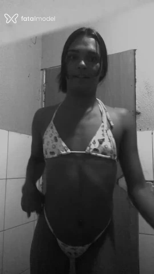Acompanhante mulher trans morena (o) de olhos pretos - Larissa