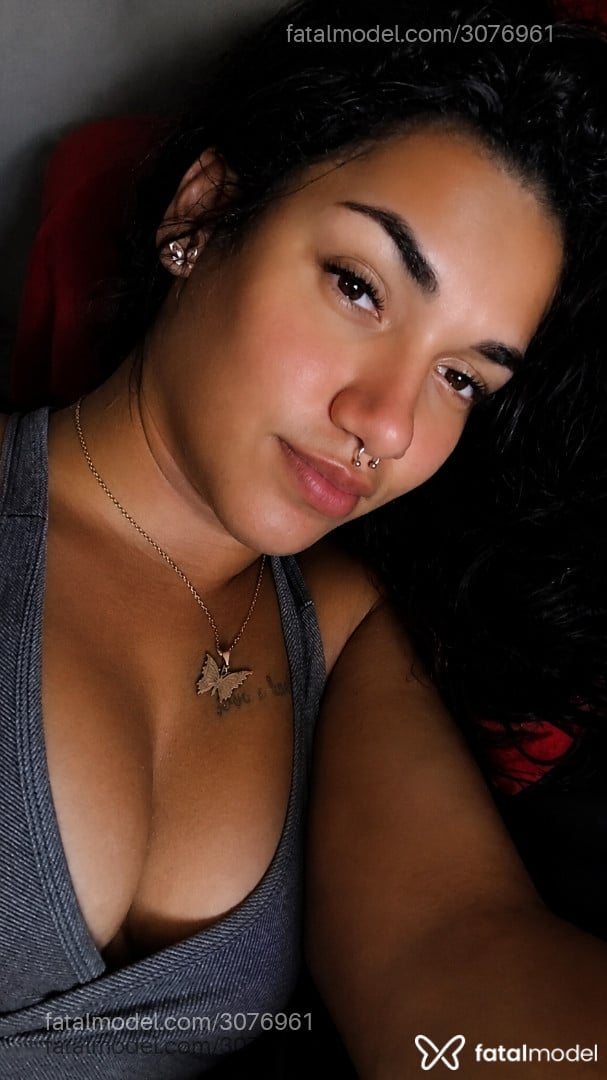 Acompanhante mulher trans morena (o) de olhos mel - Isabella Elouíse