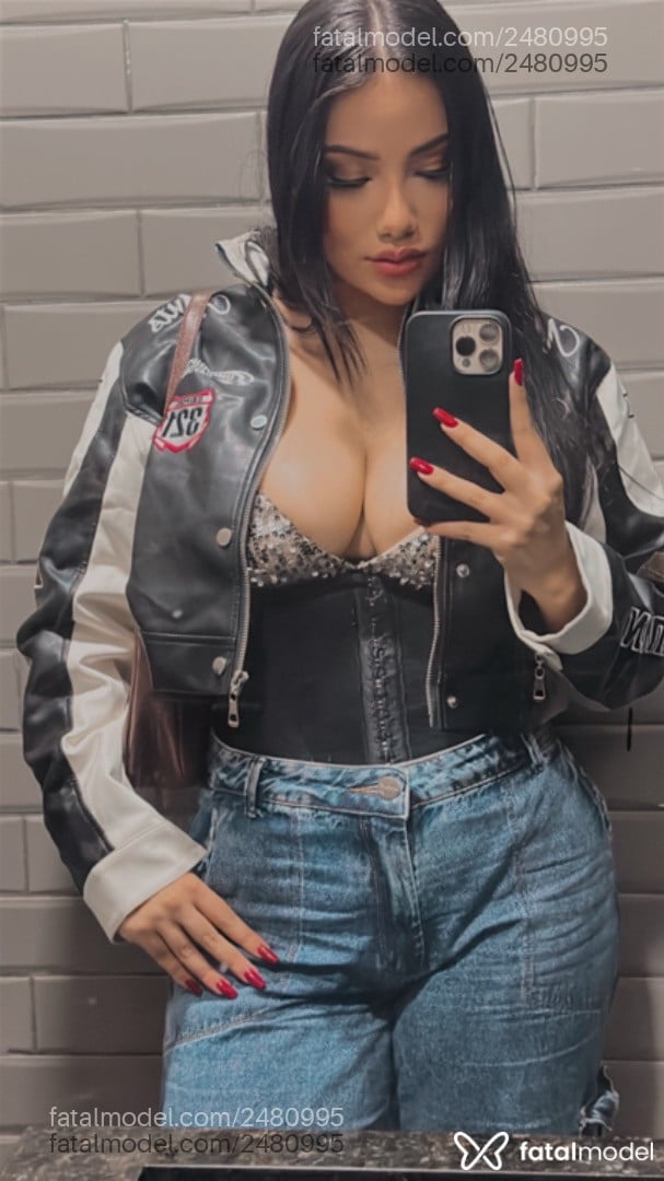Acompanhante mulher morena (o) de olhos verdes - Kimberly Andrade