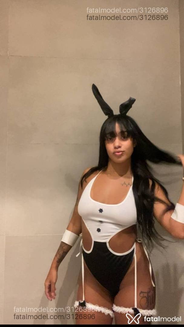 Acompanhante mulher com cabelo castanho de olhos castanhos - Alice Ferreira