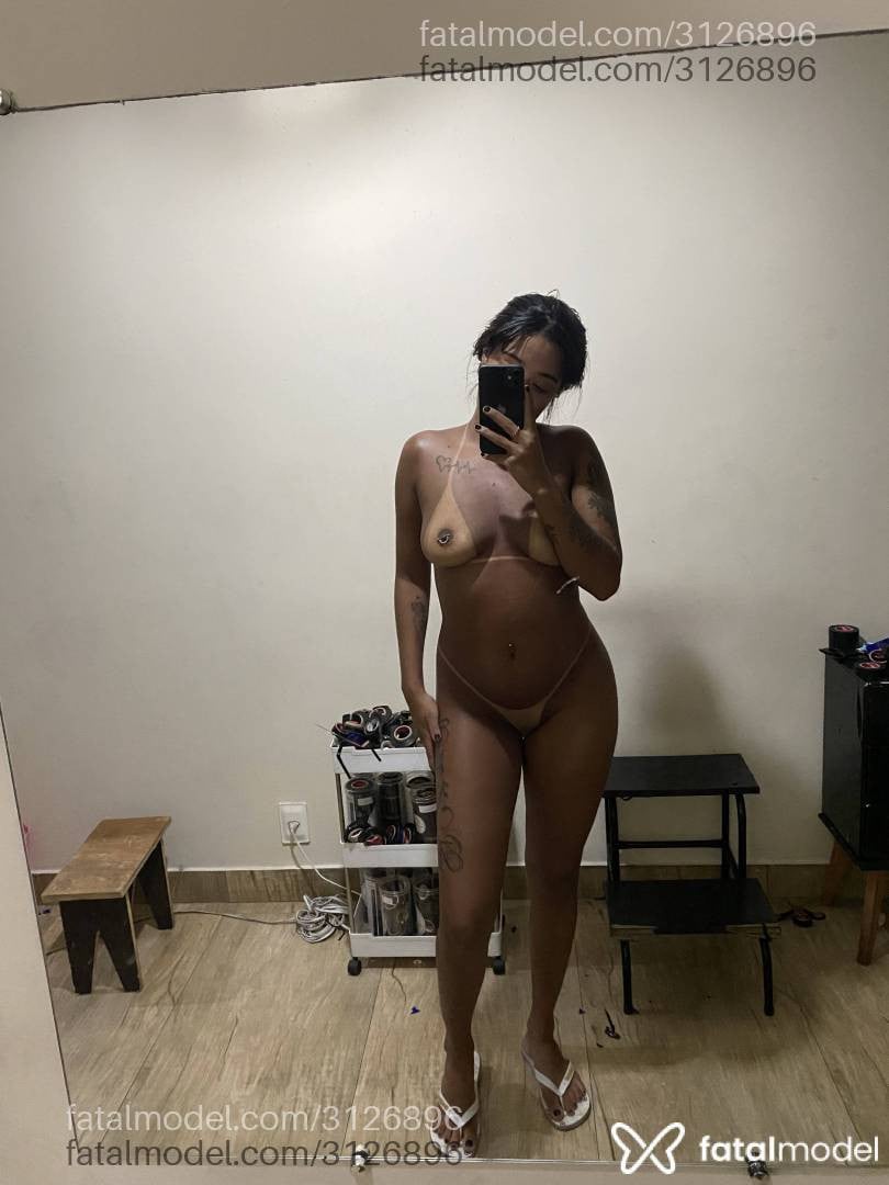 Acompanhante mulher com cabelo castanho de olhos castanhos - Alice Ferreira