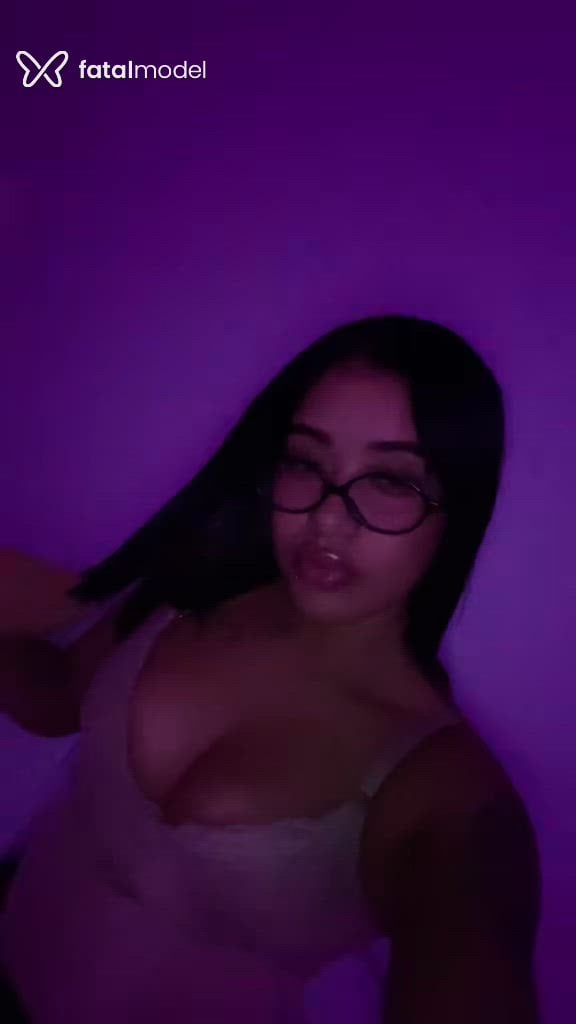 Acompanhante mulher com cabelo castanho de olhos castanhos - Alice Ferreira