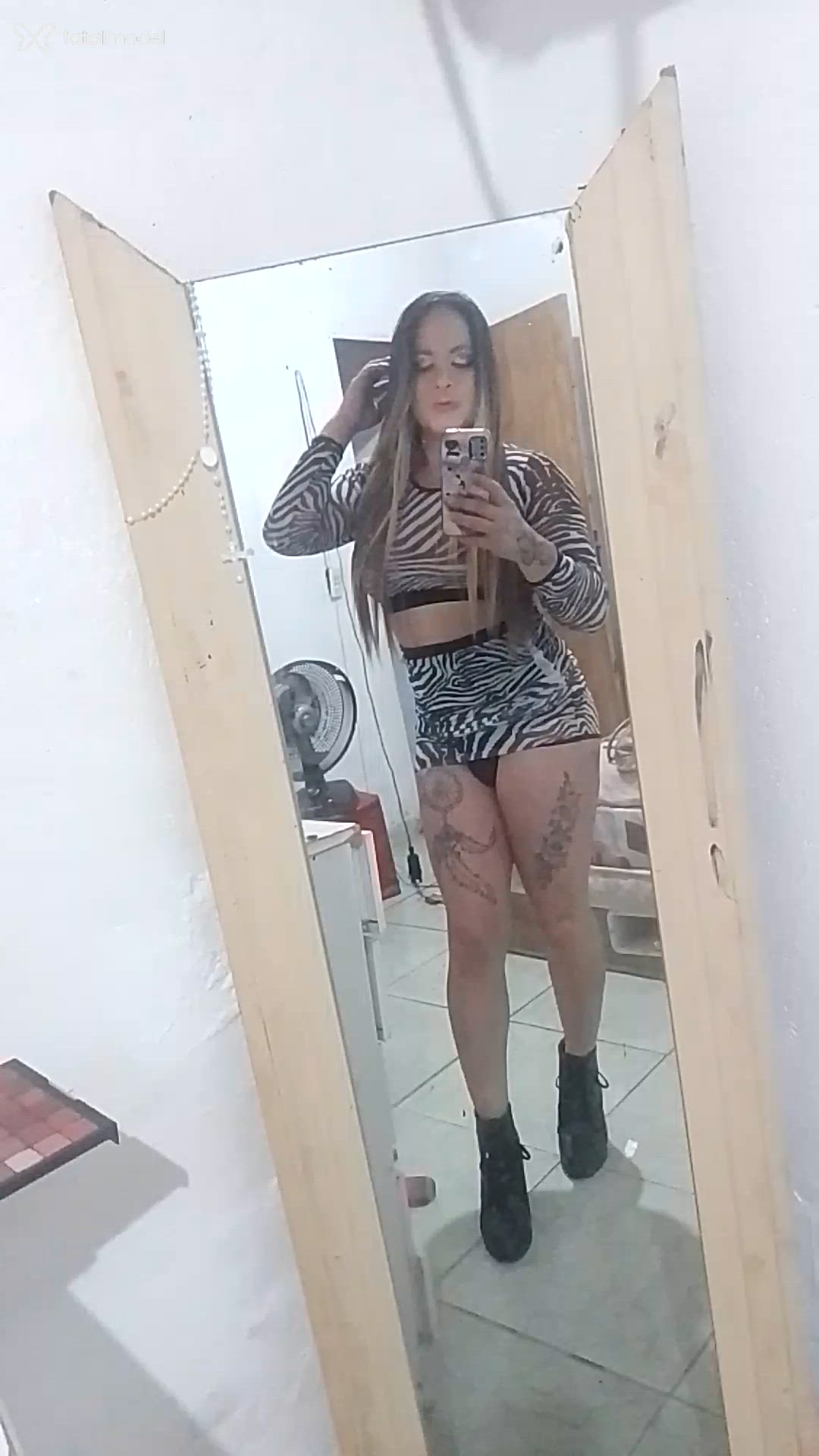 Acompanhante mulher trans loira (o) de olhos castanhos - Baixinhadoprazeres Acompanhante mulher trans loira (o) de olhos castanhos - Baixinhadoprazeres