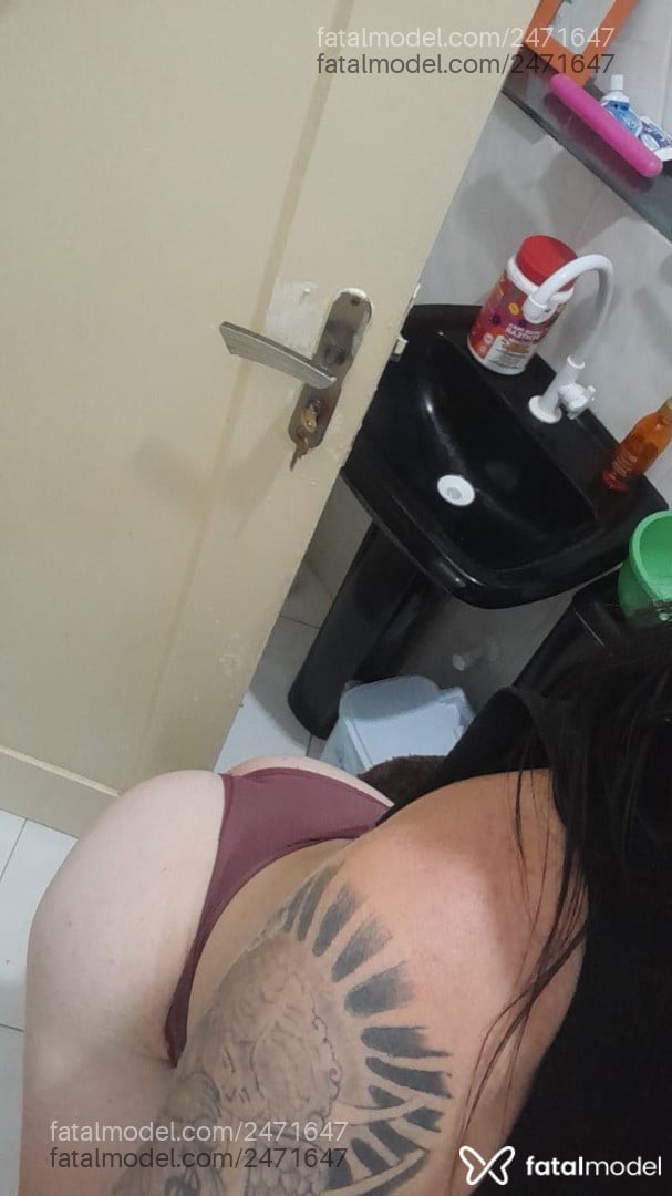Acompanhante mulher trans com cabelo castanho de olhos verdes - Luanny Moura