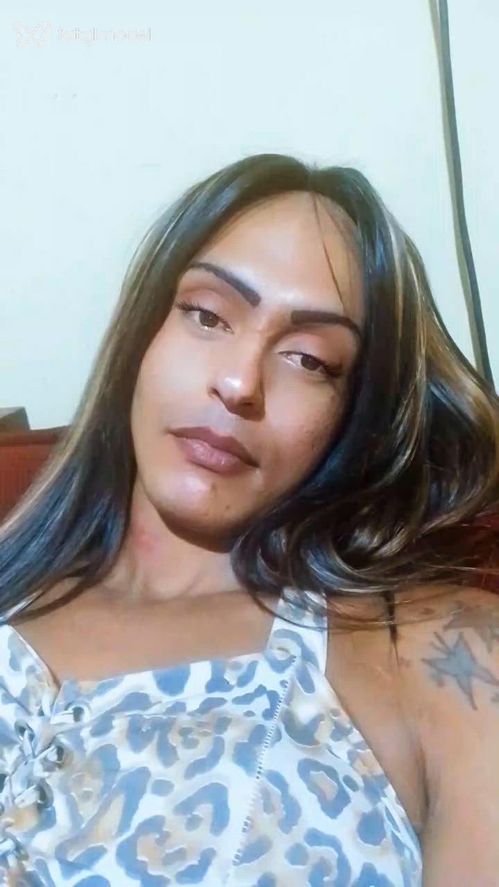 Acompanhante mulher trans morena (o) de olhos castanhos - Danny