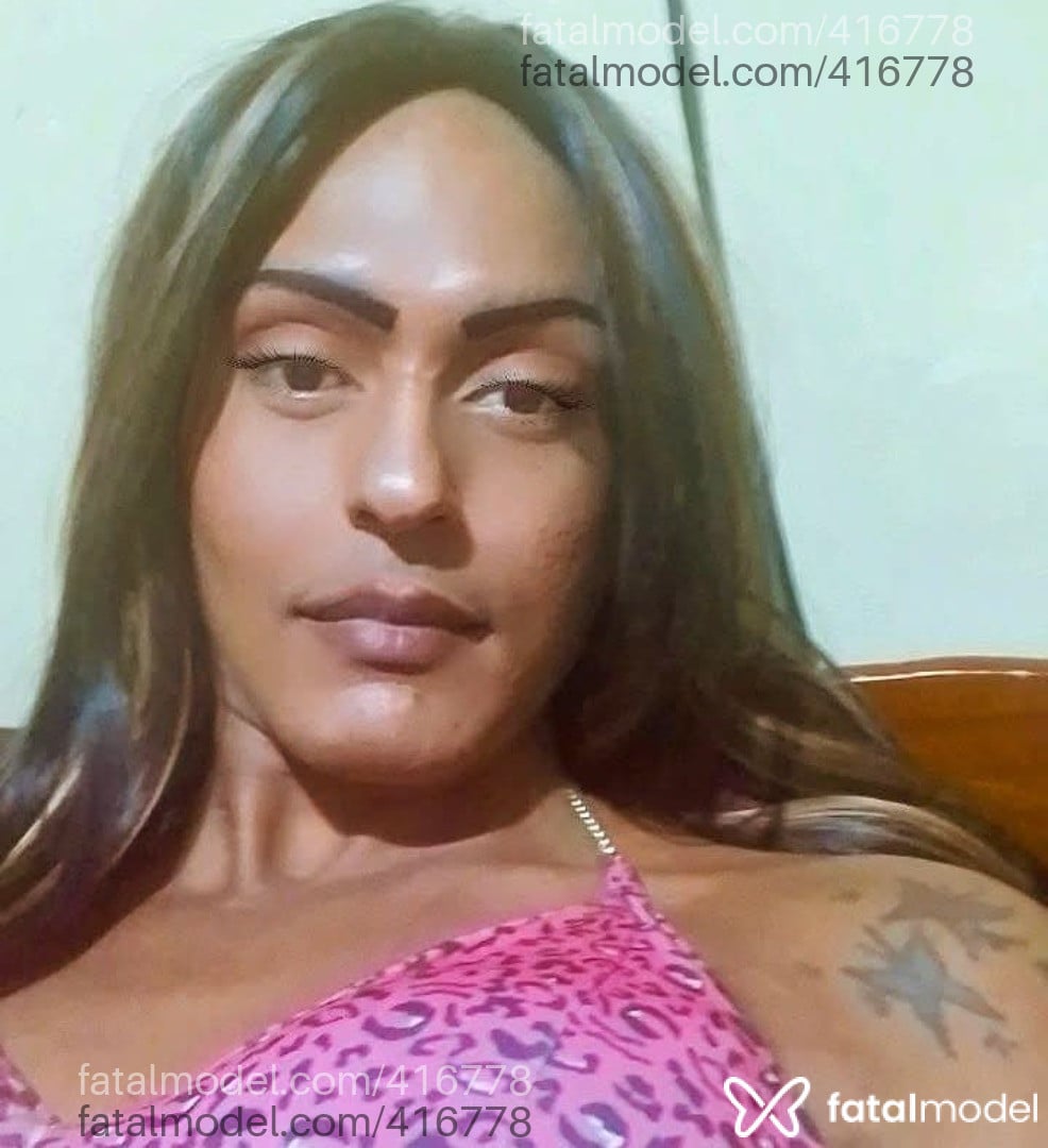 Acompanhante mulher trans morena (o) de olhos castanhos - Danny