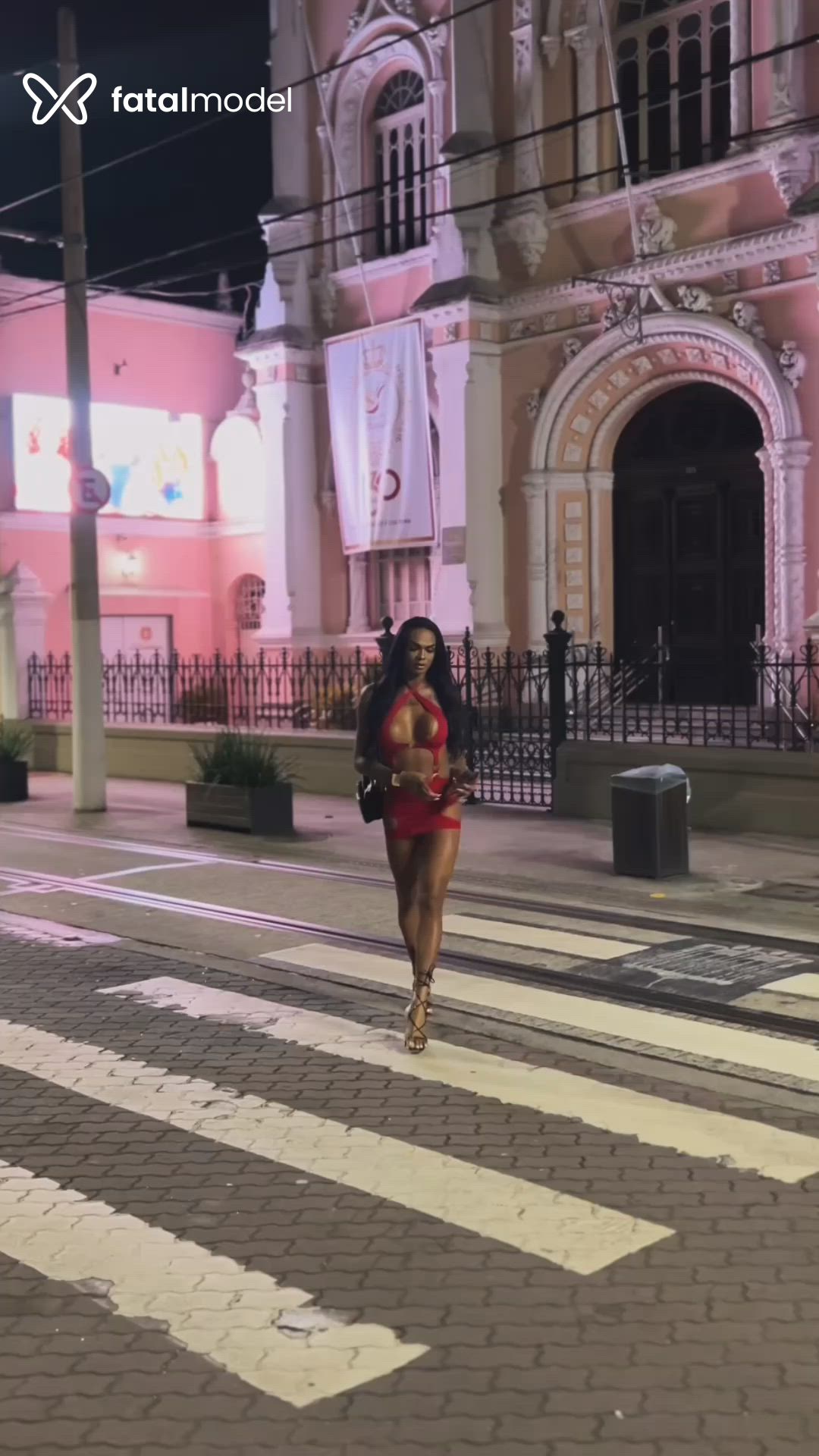 Acompanhante mulher trans morena (o) de olhos castanhos - Carla Sampaio