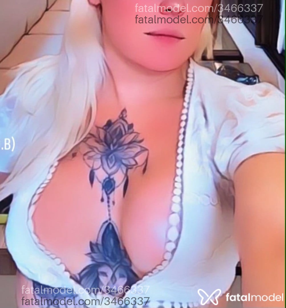 Acompanhante mulher trans loira (o) de olhos cinza - Mayara Mello
