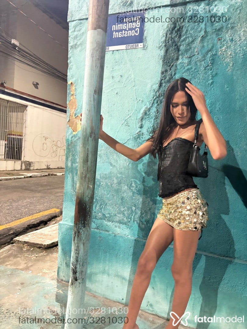 Acompanhante mulher trans morena (o) de olhos castanhos - Angel